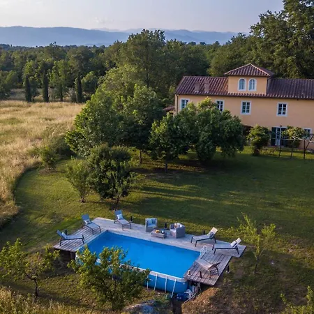 Drago, Authentic Private Pool Villa Orentano
