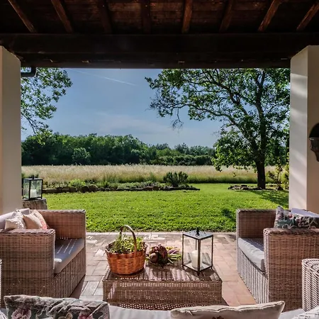 Drago, Authentic Private Pool Villa *