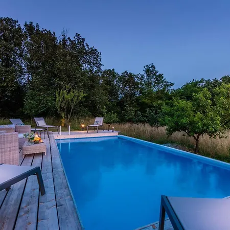 Drago, Authentic Private Pool Orentano