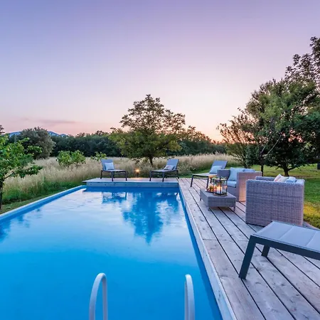 Drago, Authentic Private Pool