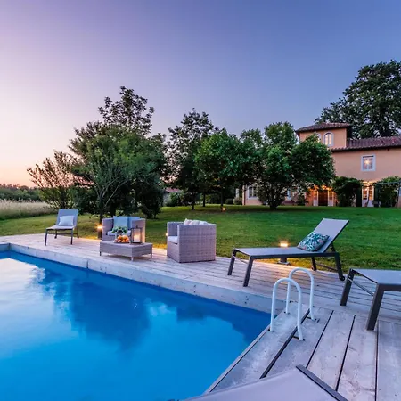 Drago, Authentic Private Pool Villa *